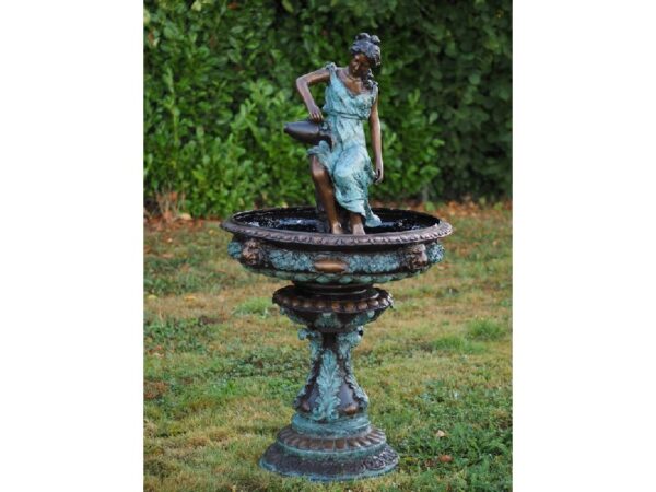 FANTANA-DE-BRONZ-LADY-WITH-JAR
